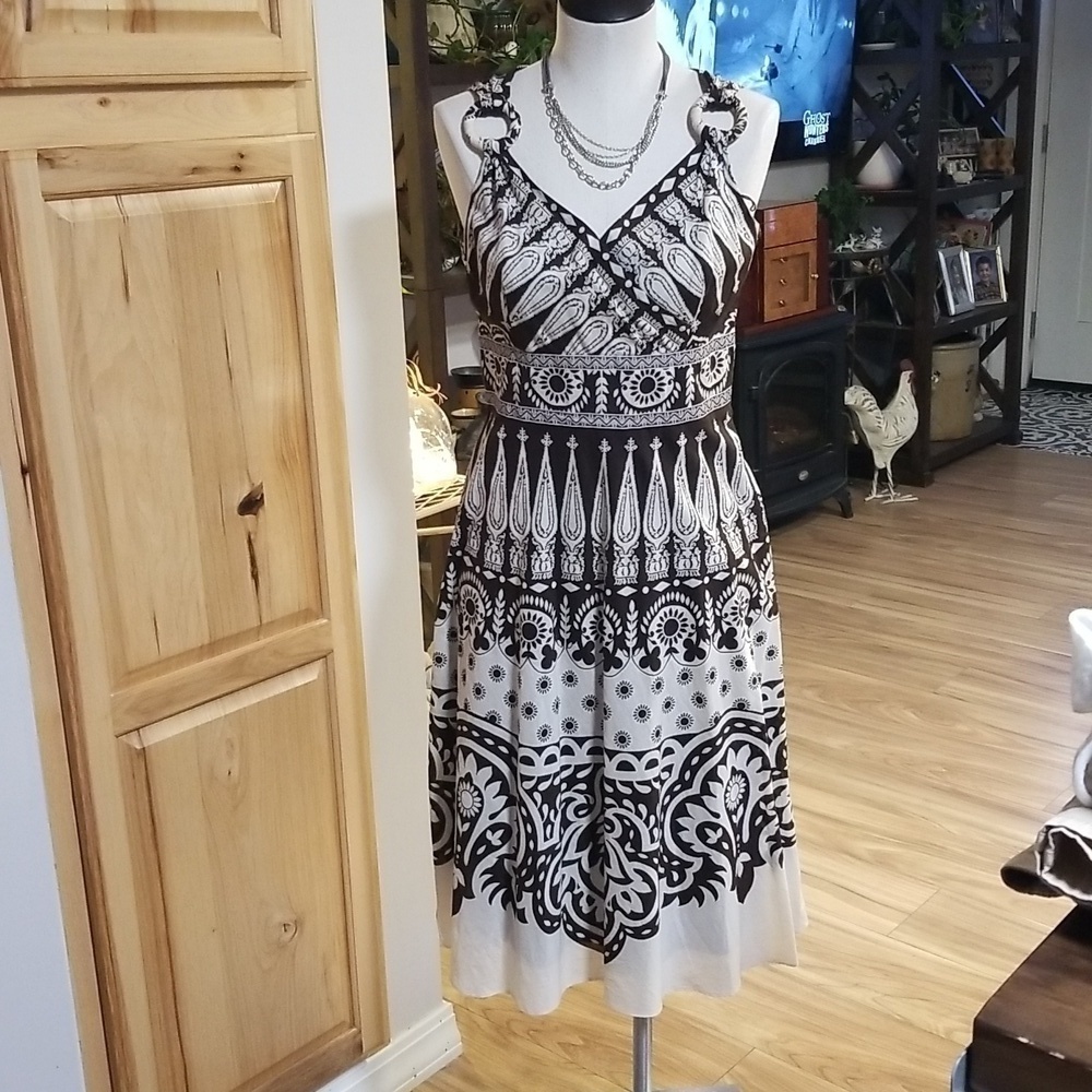 Adrianna Papell 100 % Cotton Dress Brown and Cream Womens size 8 Mid length